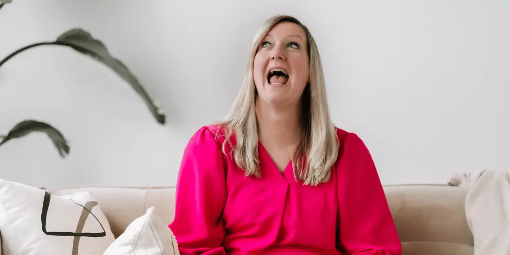 Arlette die nadenkt over haar ideale klant met verschillende kenmerken en wensen en daar een beetje gek van wordt